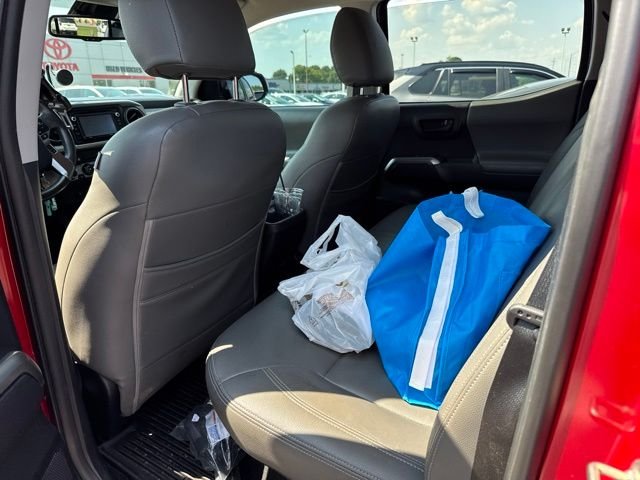 Used 2019 Red Toyota SR5 image 5