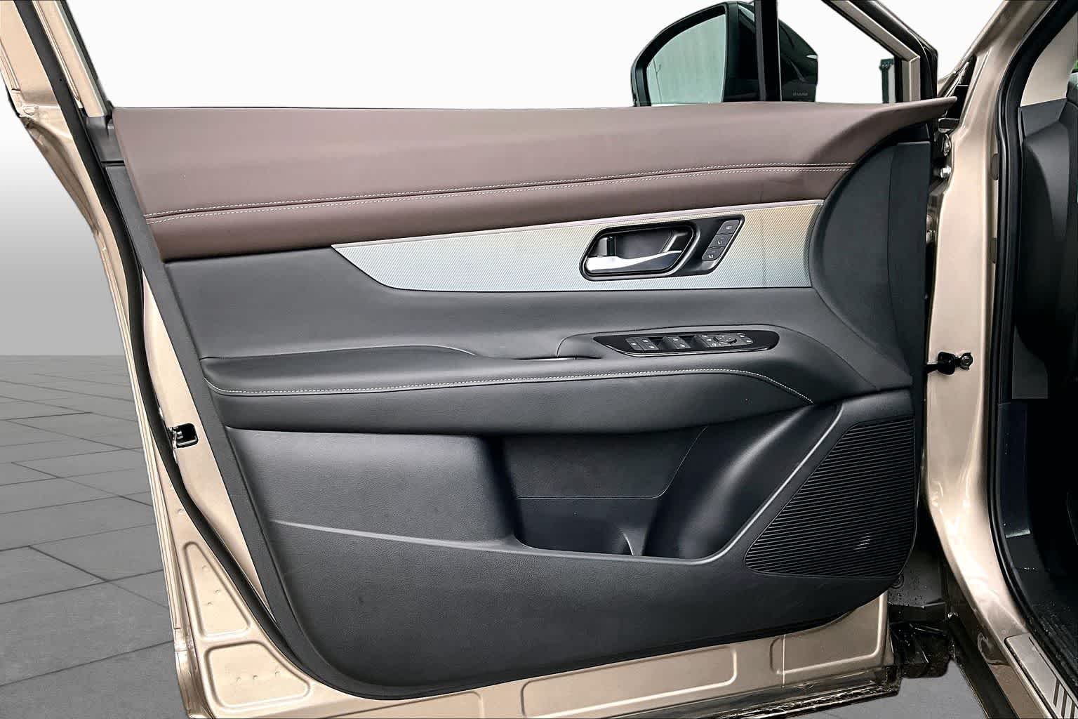 New 2026 Champagne Silver Metallic Nissan Platinum image 13