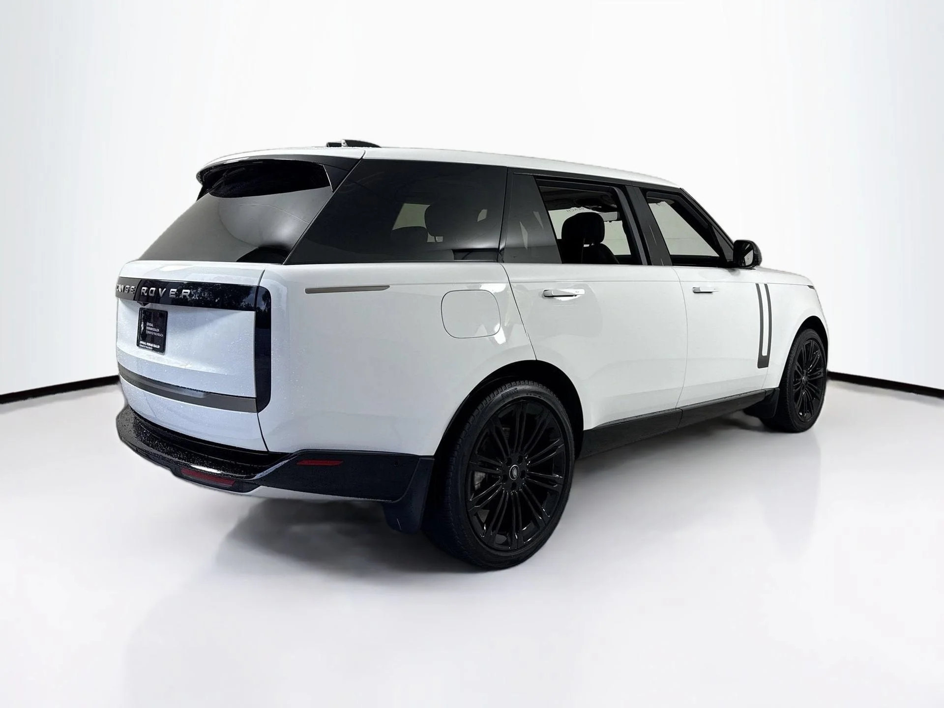 Used 2024 Fuji White Land Rover SE W/REAR DVD image 7