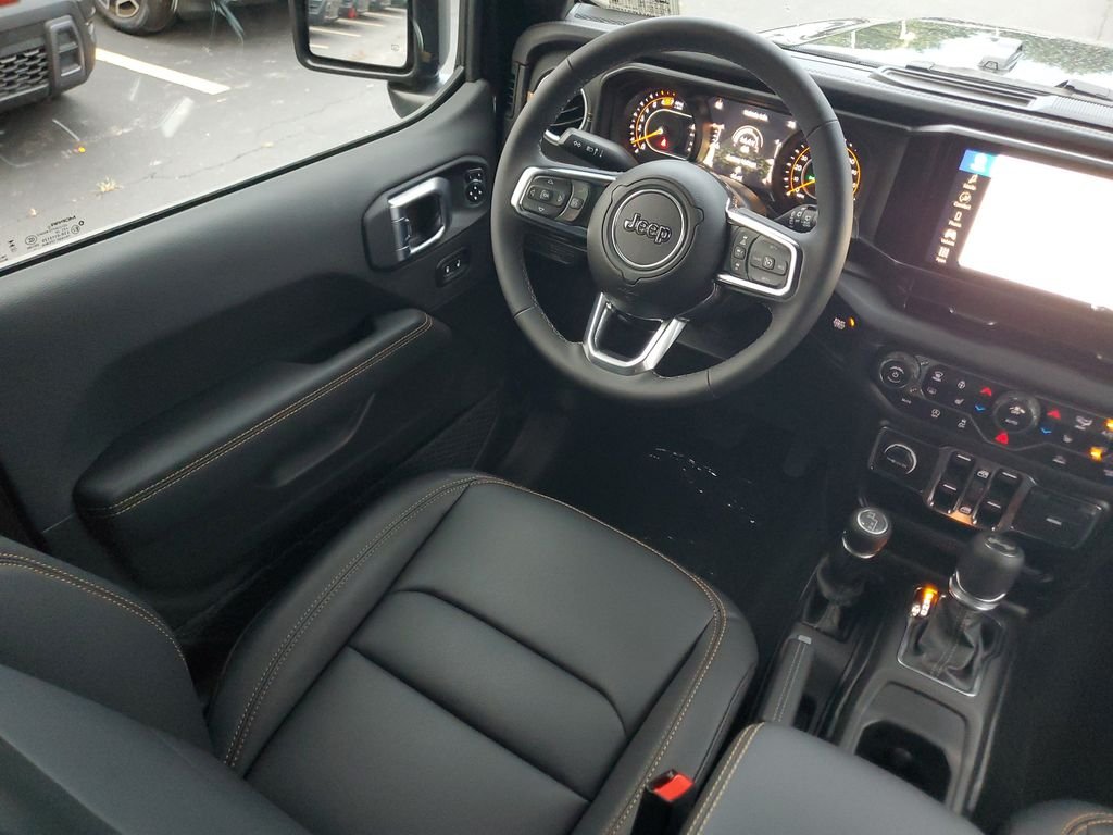 New 2026 Black Clear-Coat Exterior Paint Jeep Sahara image 15