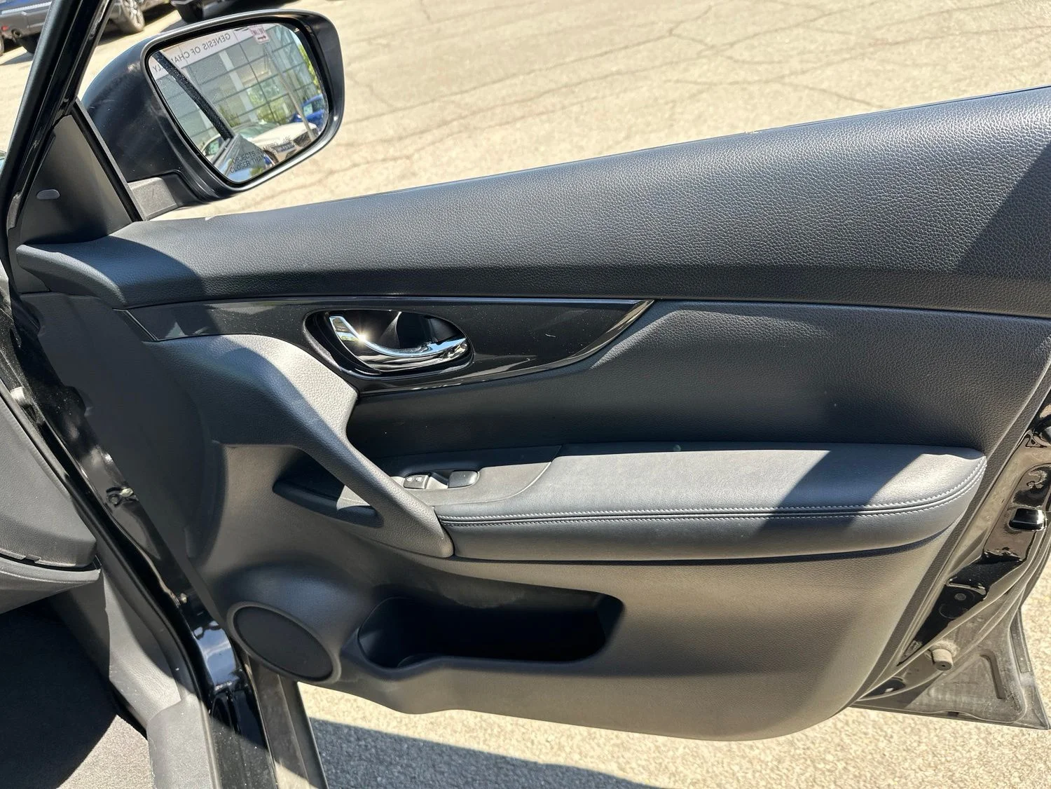 Used 2017 Black Nissan S image 26