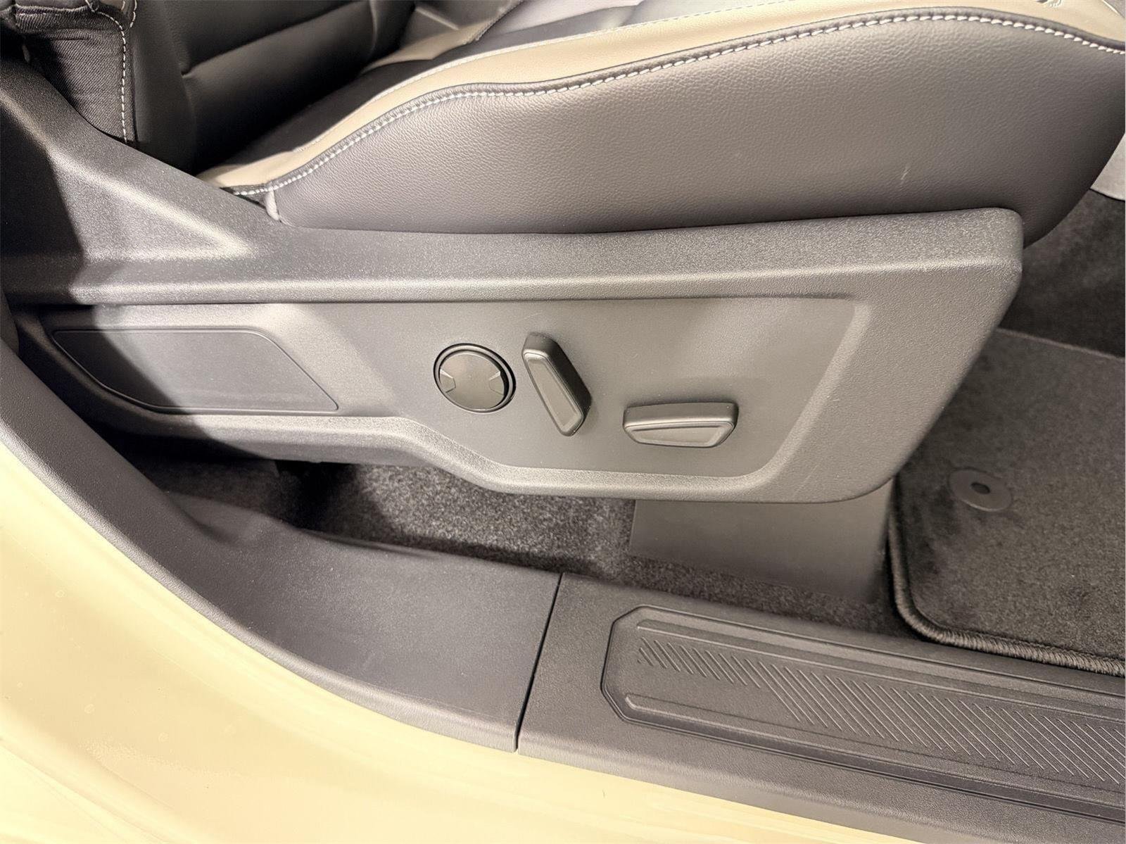 New 2026 Desert Sand Ford Outer Banks® image 63