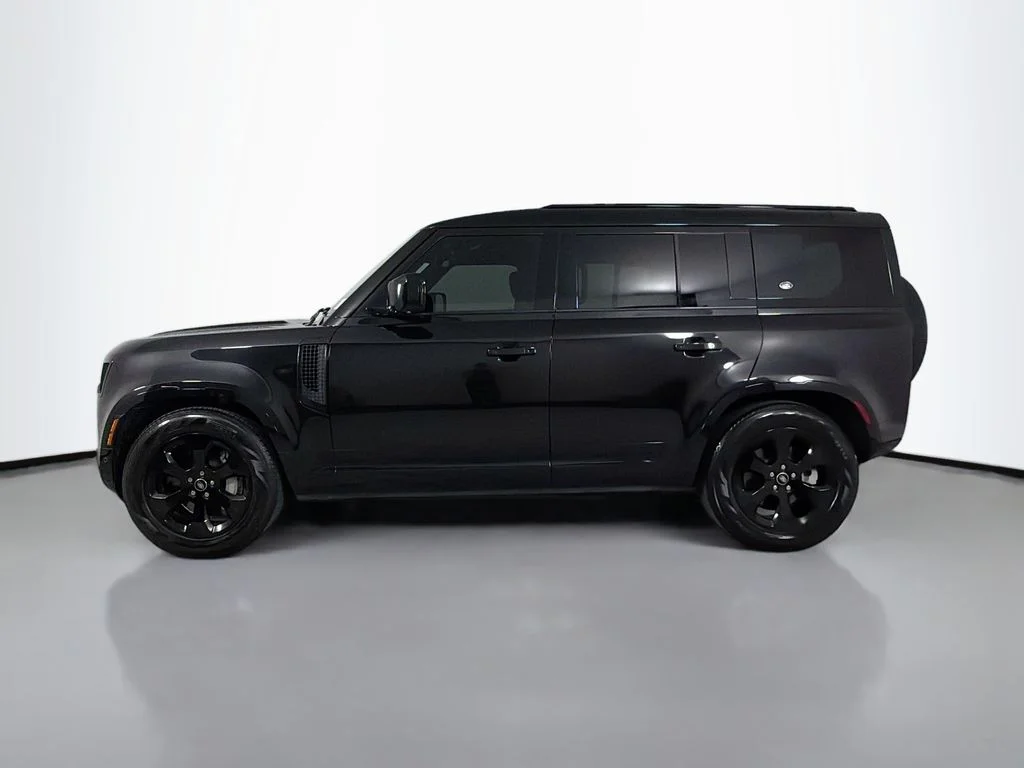 Used 2023 Black Land Rover X-Dynamic SE image 8