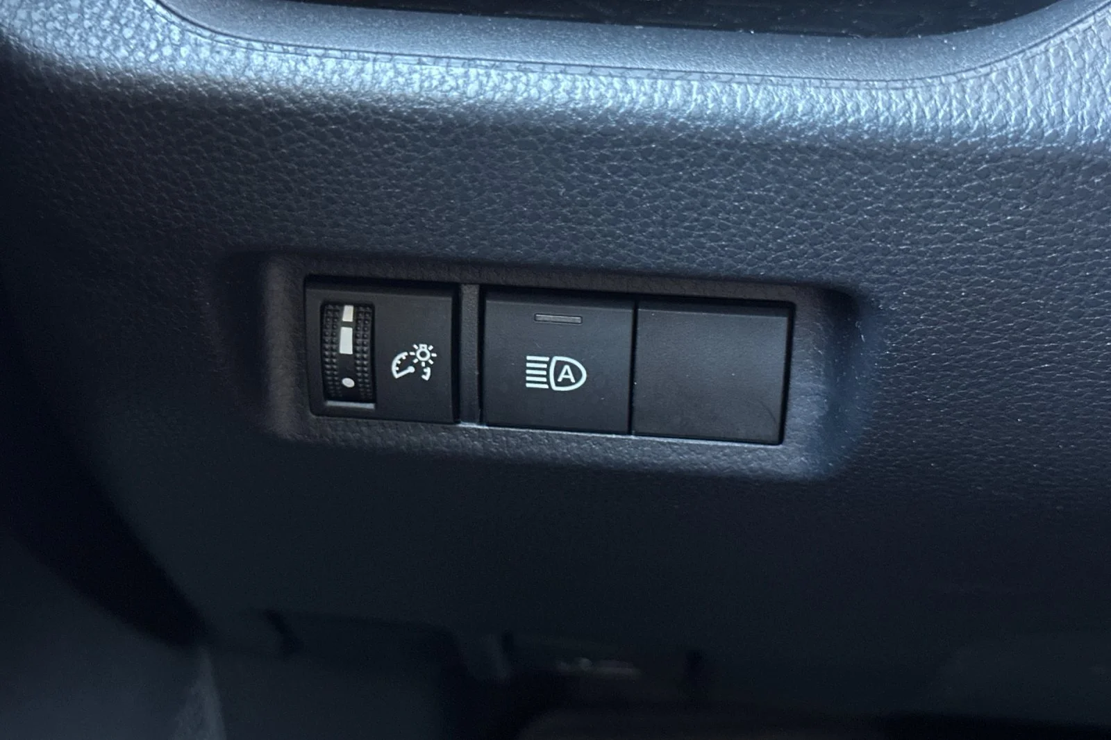 2022 Toyota RAV4 LE - Photo 31