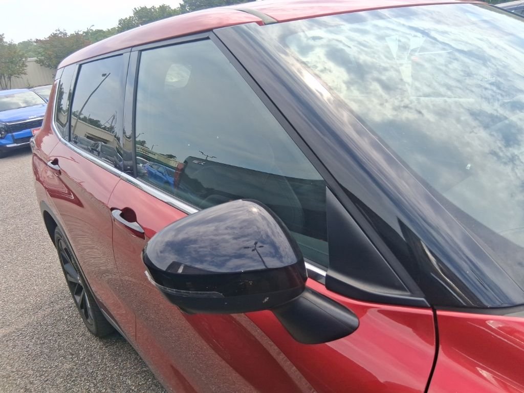 Used 2023  Mitsubishi  image 10