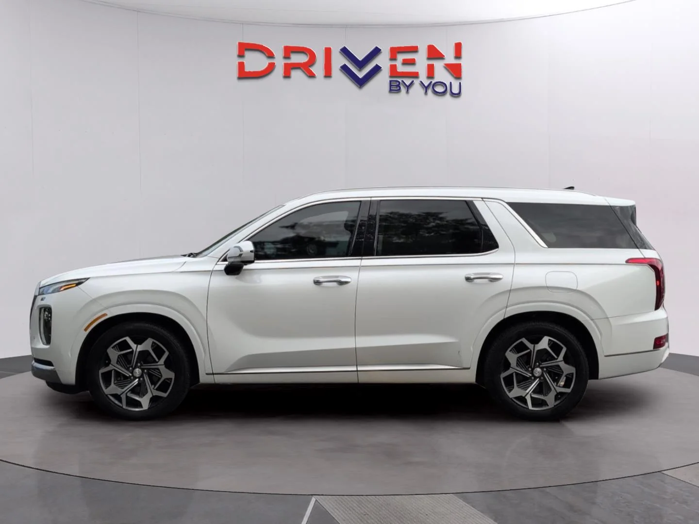 Used 2022 Hyper White Hyundai Calligraphy image 2