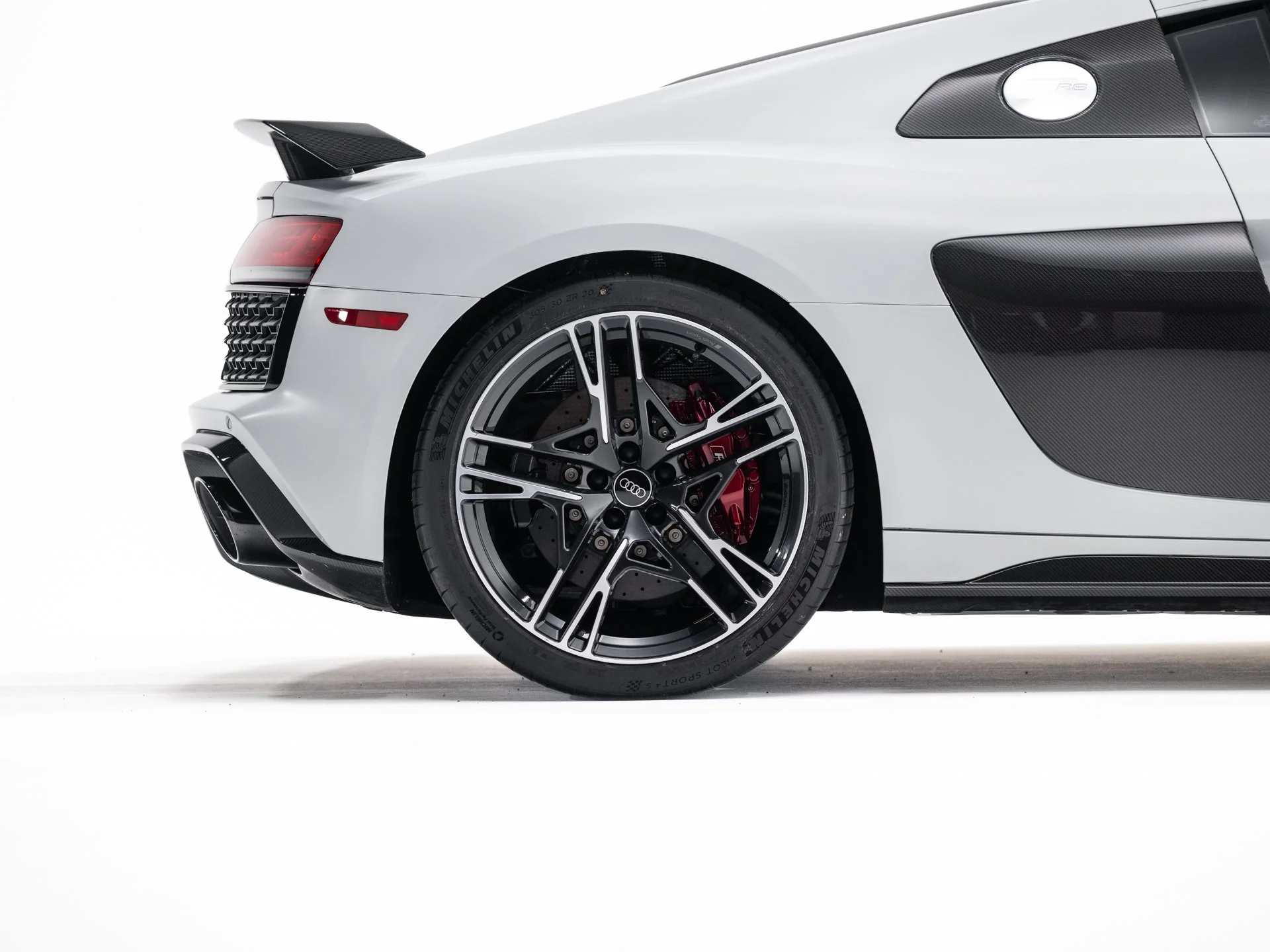 Used 2023 Suzuka Gray Metallic Audi V10 performance image 11