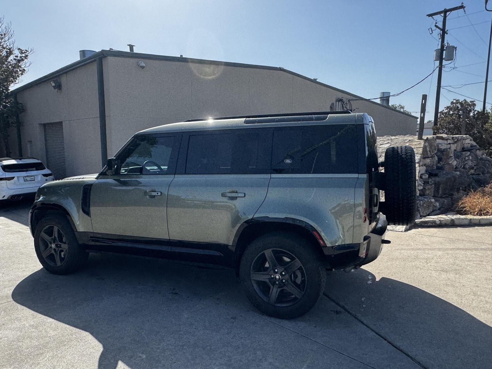 Used 2021 Pangea Green Land Rover X-Dynamic HSE image 4