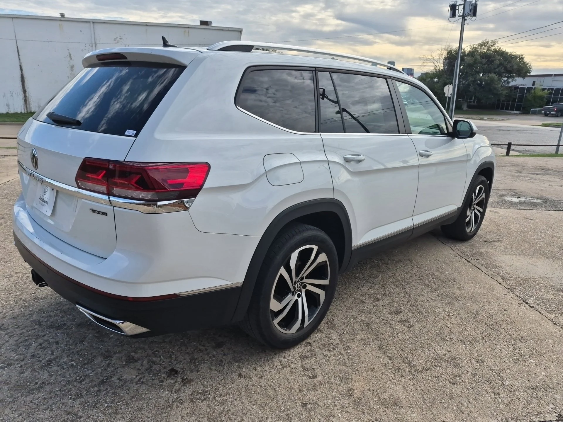 Used 2023 White Volkswagen SEL image 5