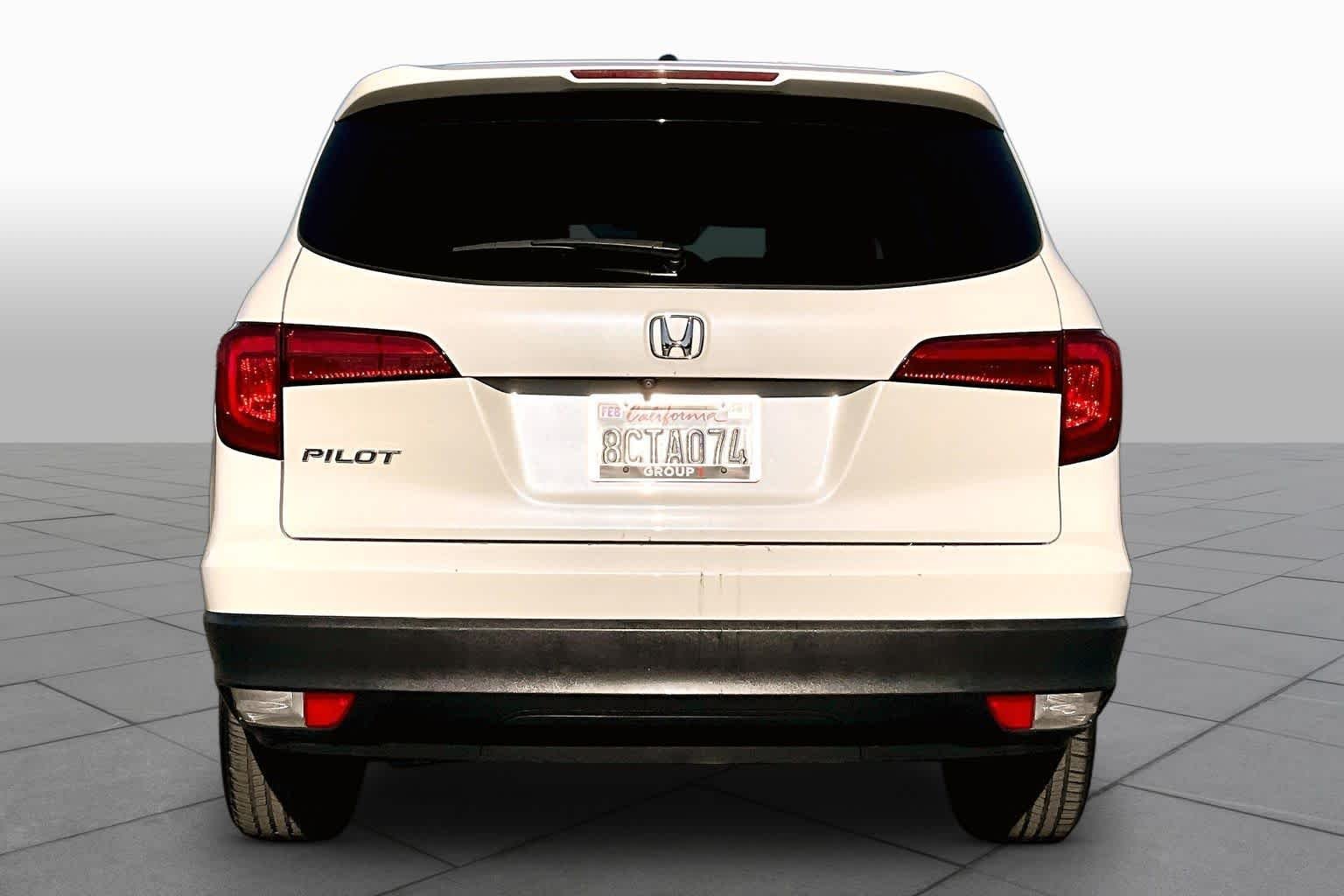 Used 2017 White Diamond Pearl Honda EX image 4