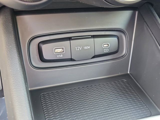 2025 Hyundai Venue SEL - Photo 25
