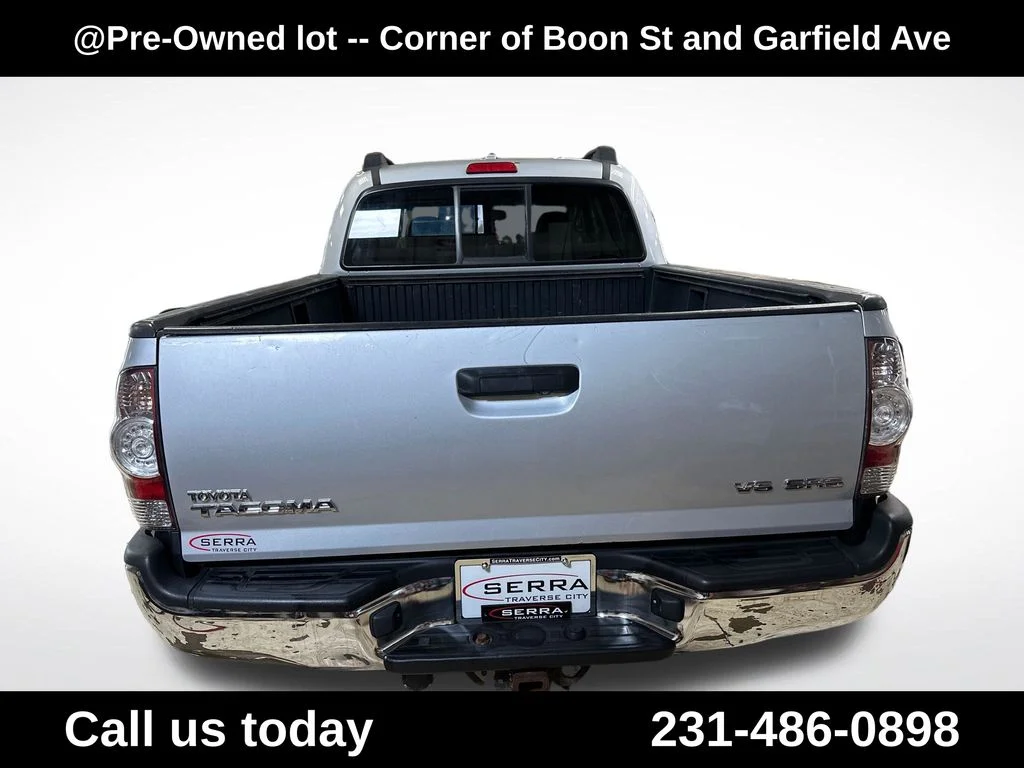 Used 2009 Silver Toyota Base image 4