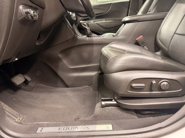 Used 2022 IRIDESCENT PEARL TRICOAT Chevrolet Premier image 6