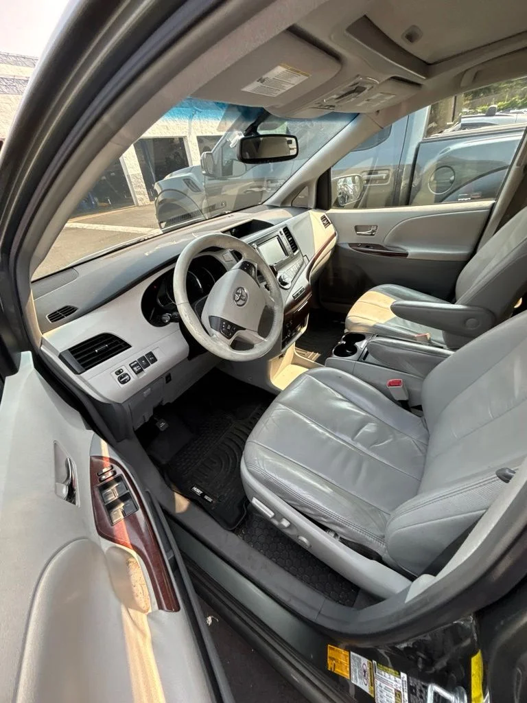 Used 2011 Green Toyota XLE image 5