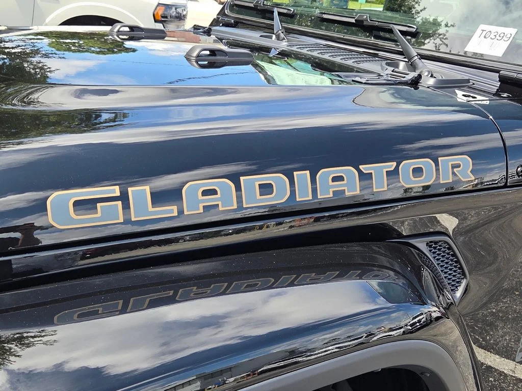 New 2026 Black Clear-Coat Exterior Paint Jeep 85th Anniversary Edition image 12