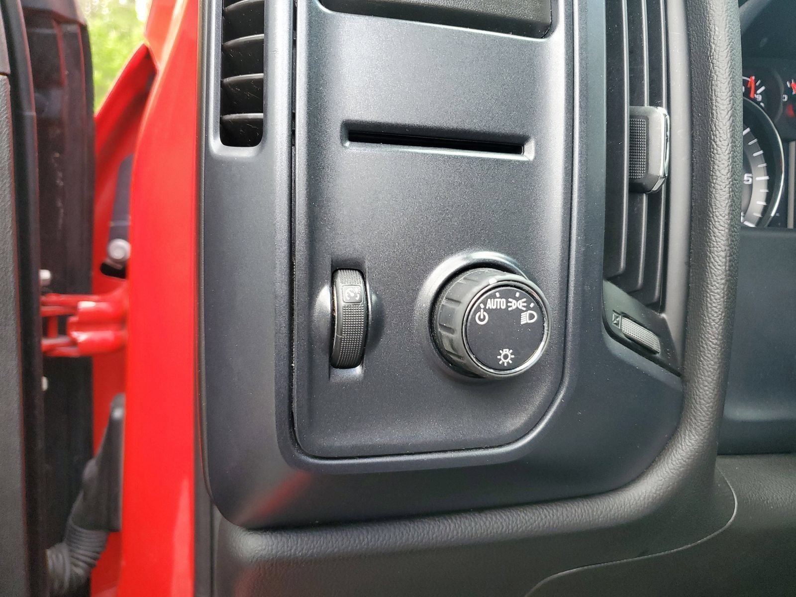 Used 2018 Red Chevrolet Custom image 14