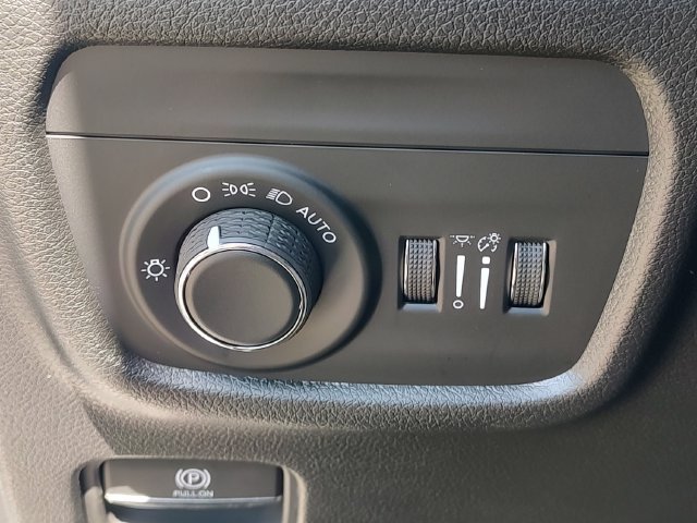 New 2027 Bright White Clear-Coat Paint Jeep Laredo X image 26