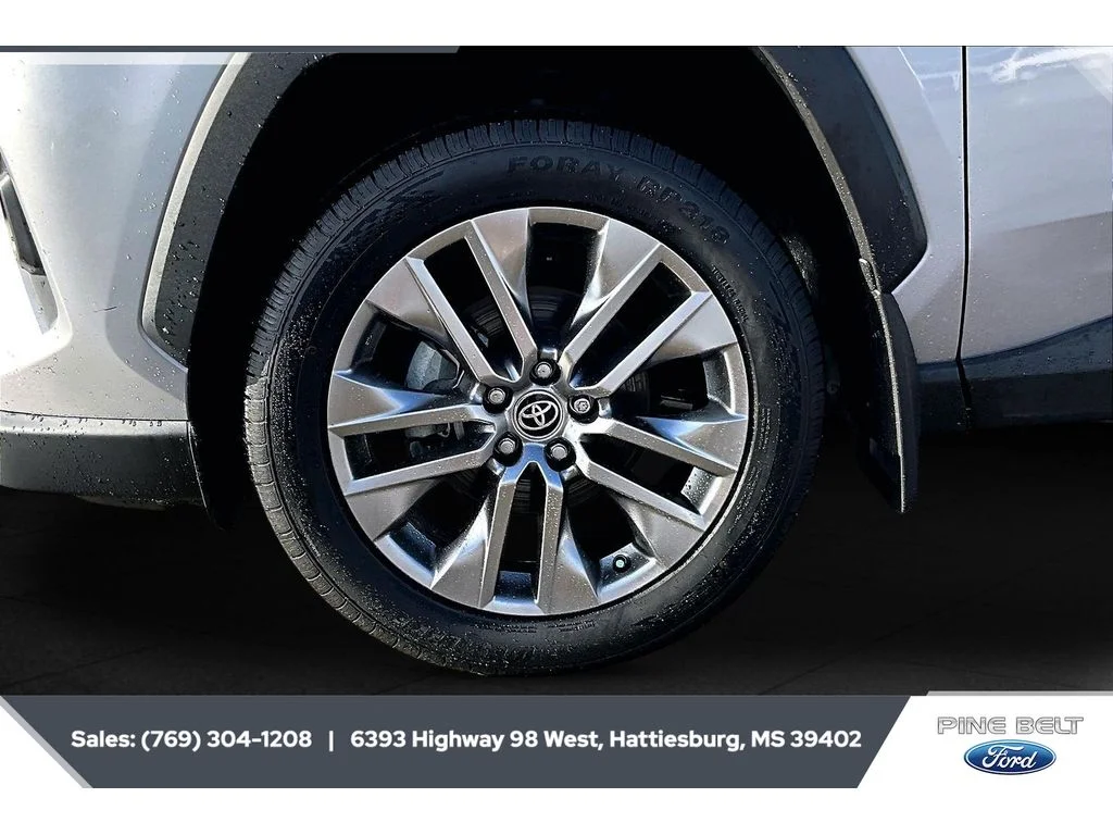 Used 2023 Silver Sky Metallic Toyota XLE Premium image 7