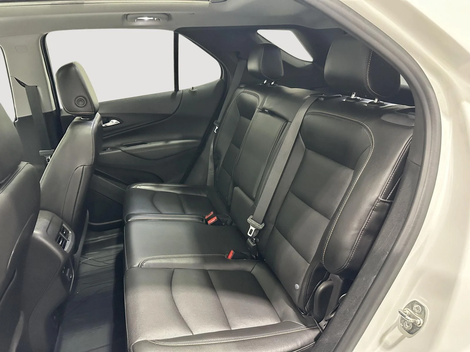 Used 2021 SUMMIT WHITE Chevrolet Premier image 23