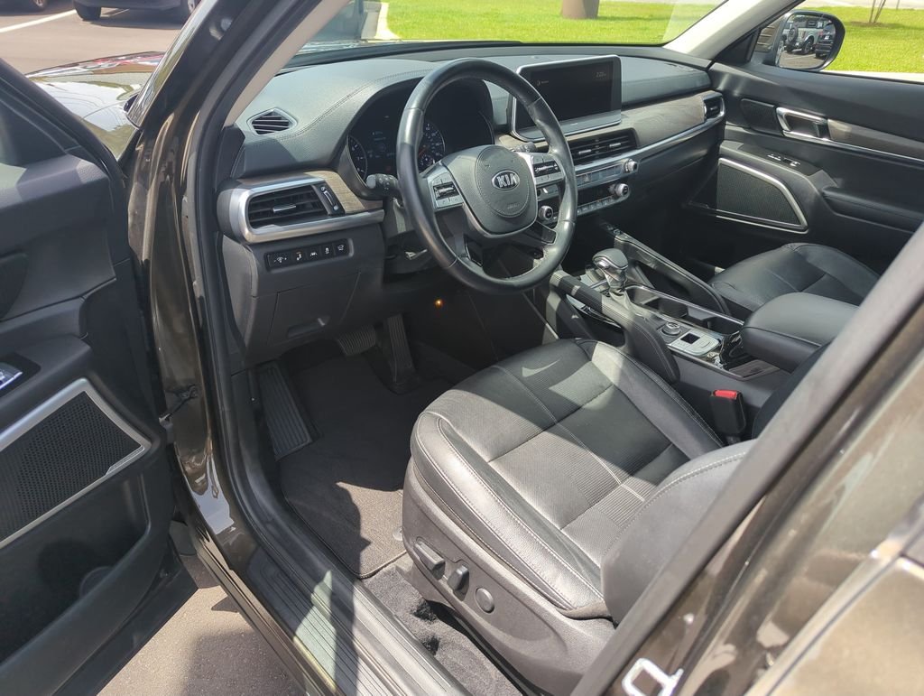 Used 2021 Green Kia EX image 11