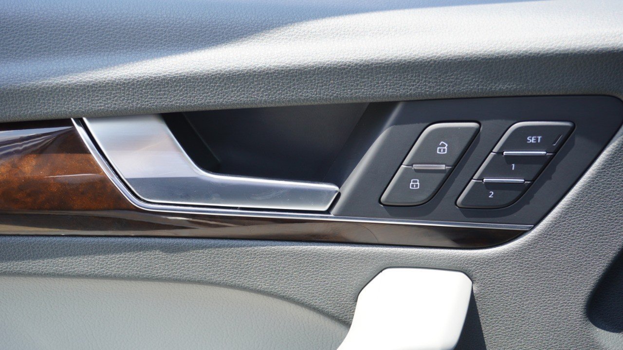 Used 2019 Silver Audi Premium Plus image 23
