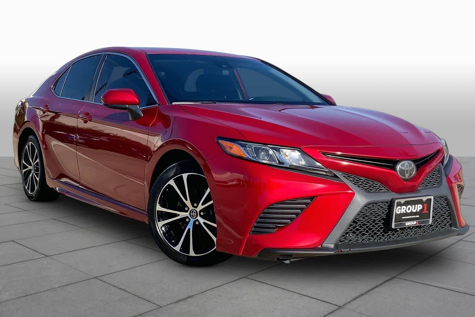 Used 2020 Supersonic Red Toyota SE image 3