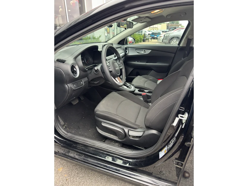 Used 2023 Aurora Black Kia LXS image 4