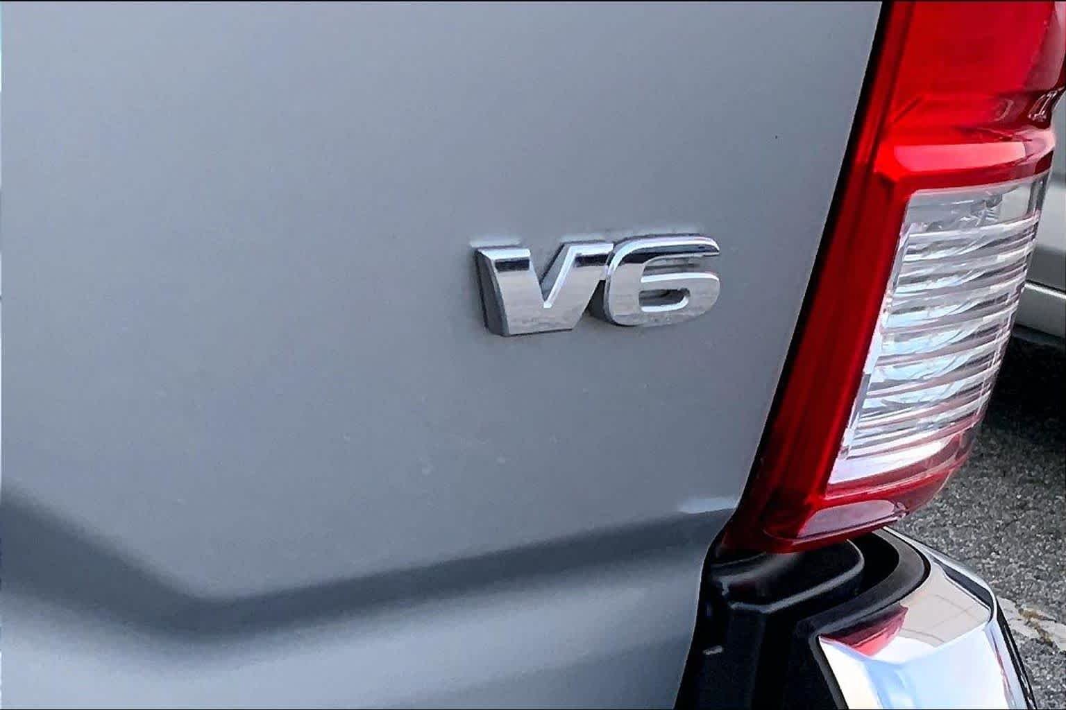 Used 2016 Silver Sky Metallic Toyota SR5 image 9