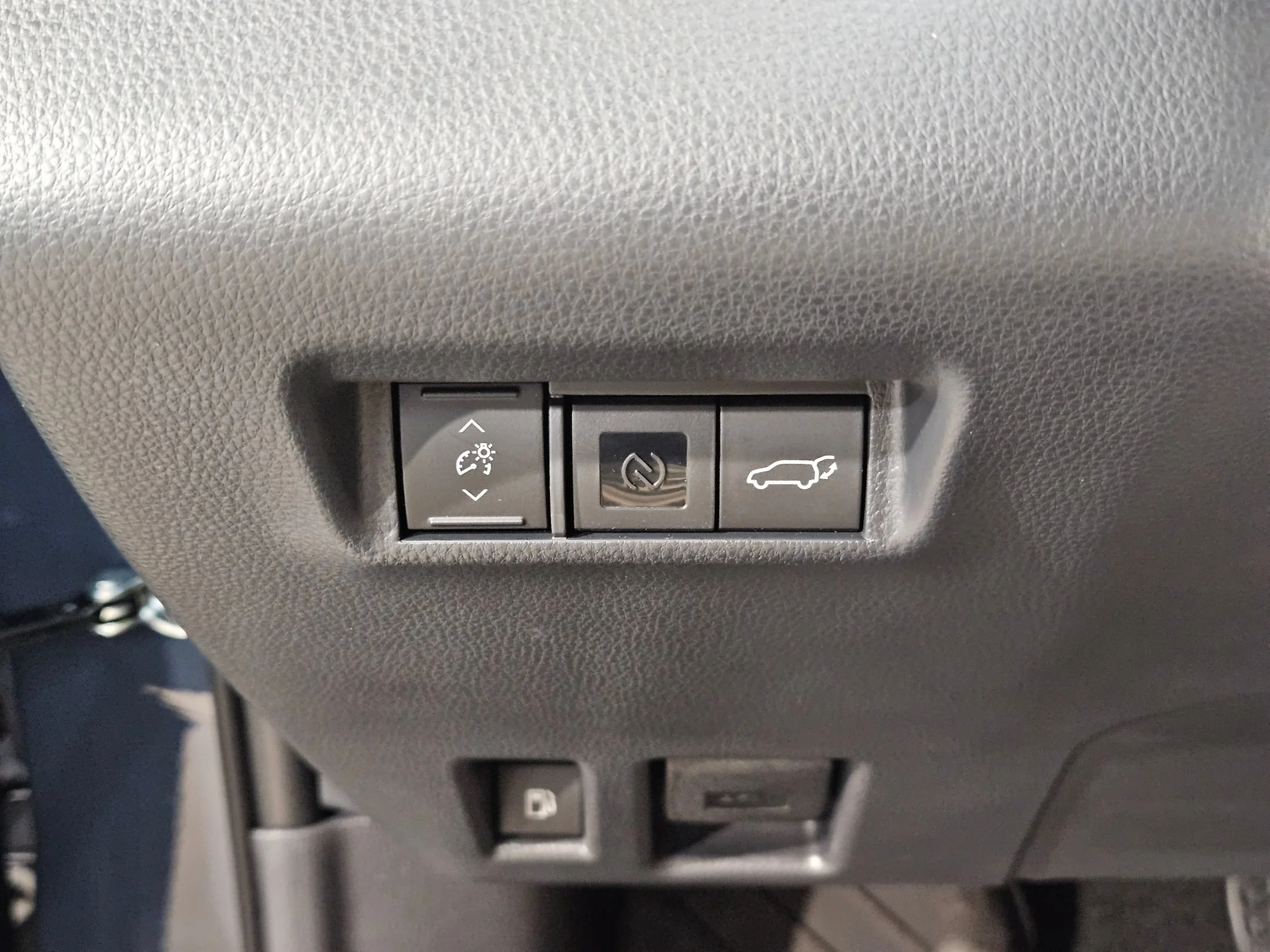 New 2026 Cloud Toyota XLE Premium image 13