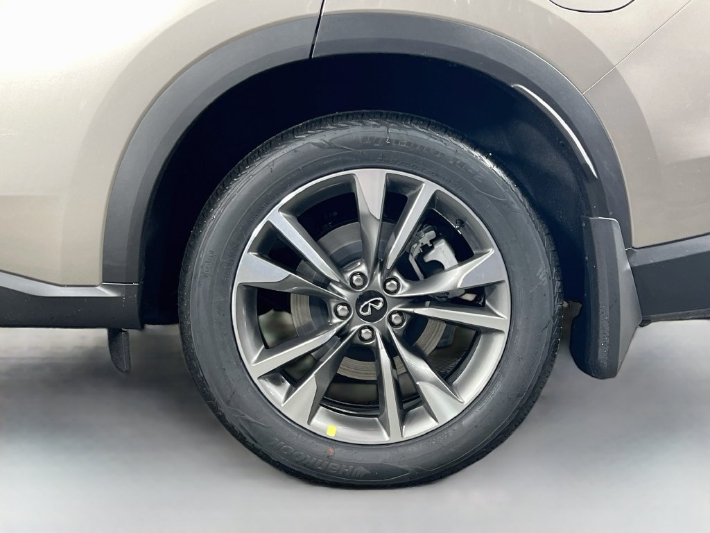 Used 2025 Warm Titanium INFINITI LUXE image 34
