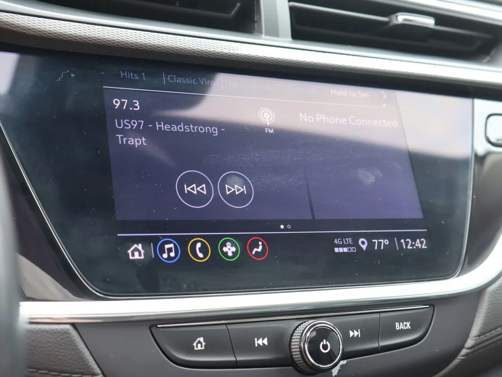 Used 2023 White Buick Essence image 36