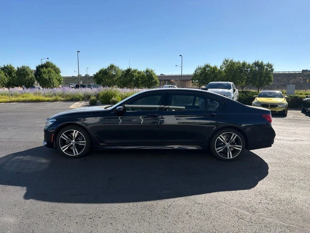 Used 2019 Carbon Black Metallic BMW 750i xDrive image 2