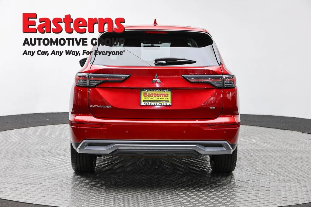 Used 2025 Red Mitsubishi SE image 6