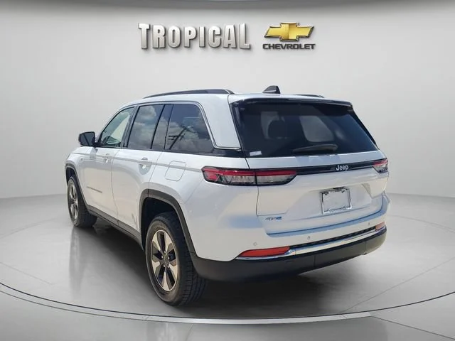 Used 2024 White Jeep LIMI image 2