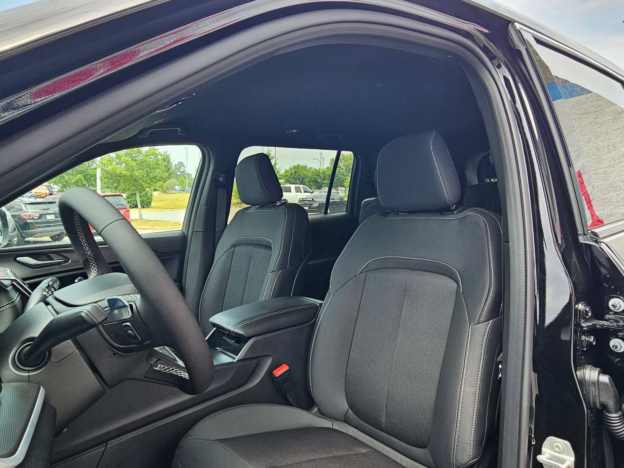 New 2026 Diamond Black Crystal Pearlcoat Jeep Laredo image 20