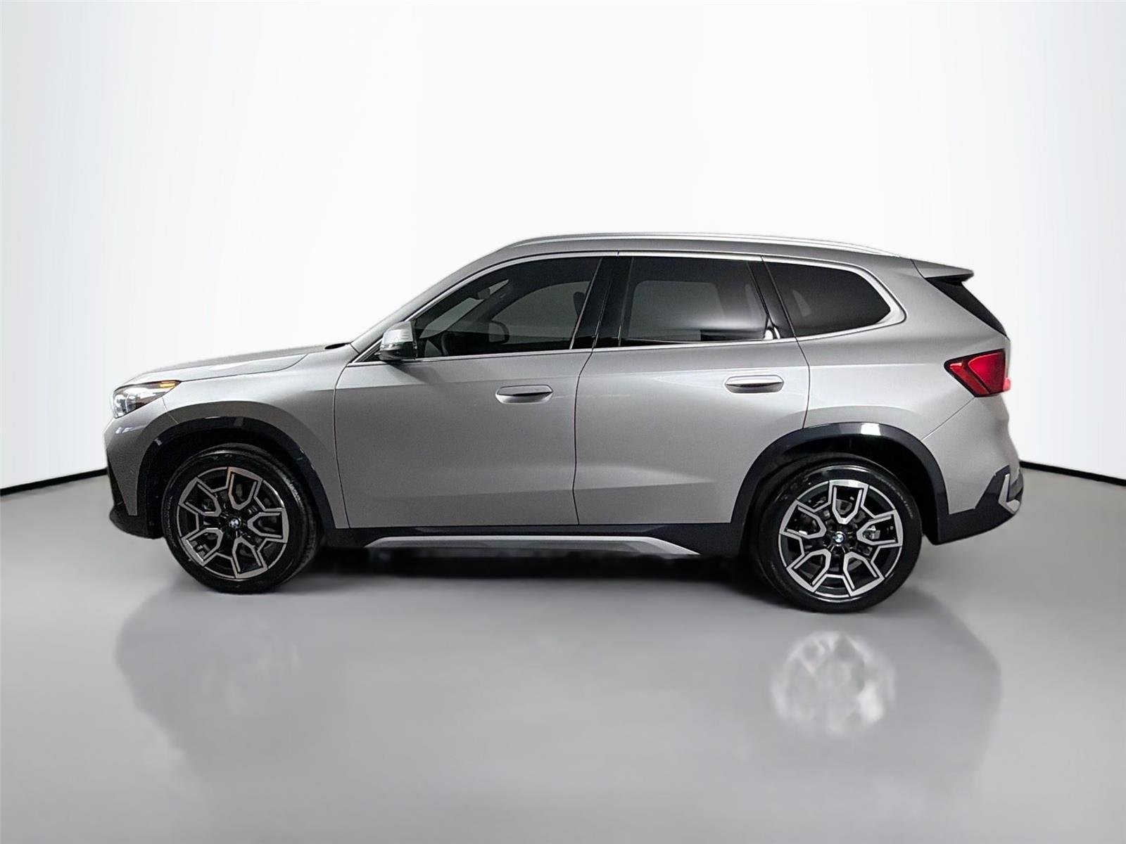 New 2026 Space Silver Metallic BMW xDrive28i image 15