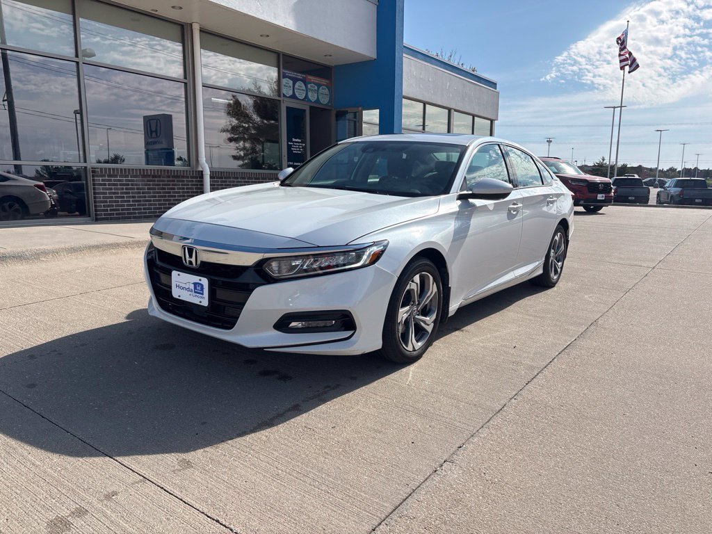Used 2018 White Honda EX image 1
