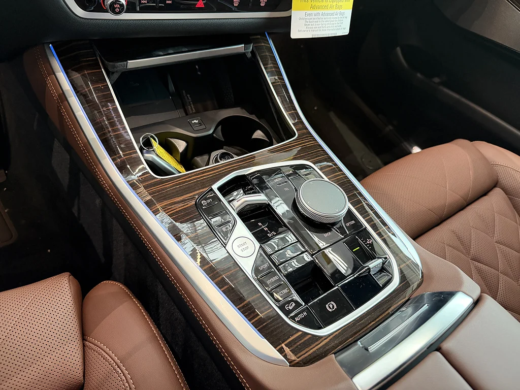 New 2026 Dravit Grey Metallic BMW xDrive50e image 10