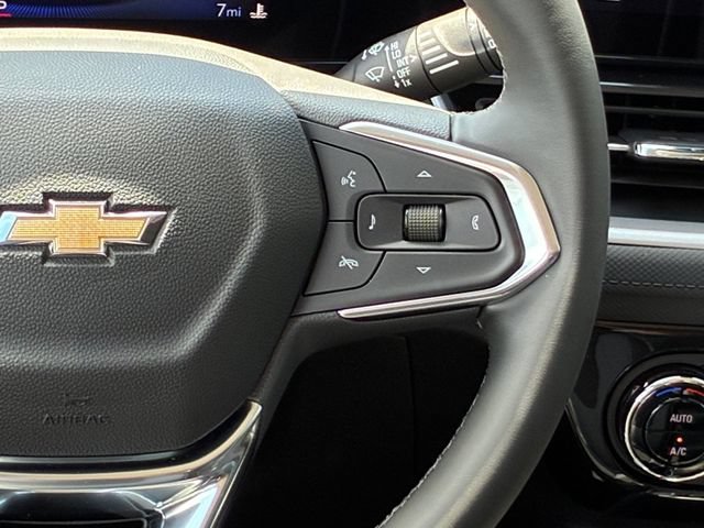 New 2026 Mosaic Black Metallic Chevrolet LT image 23