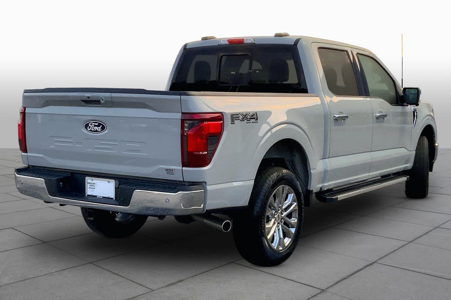 Used 2024 Avalanche Gray Ford XLT image 12