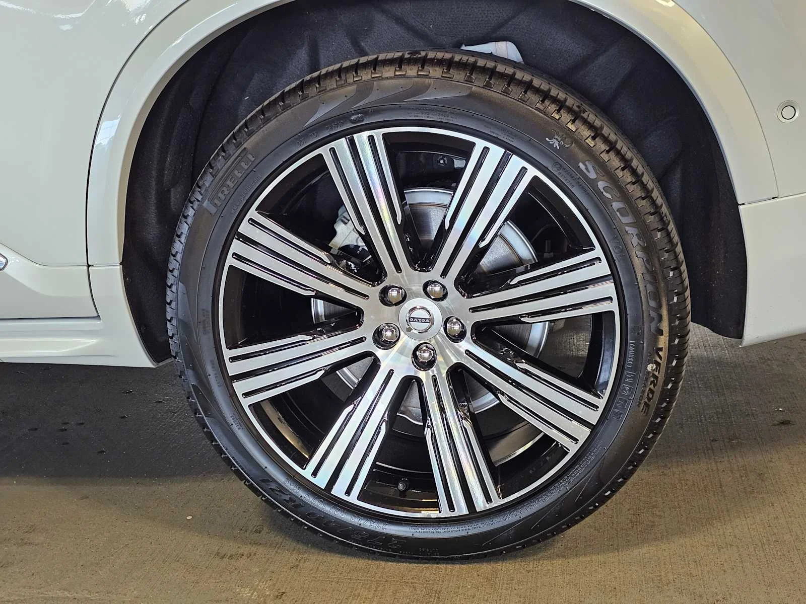 Used 2025 Crystal White Metallic Volvo Ultra image 8
