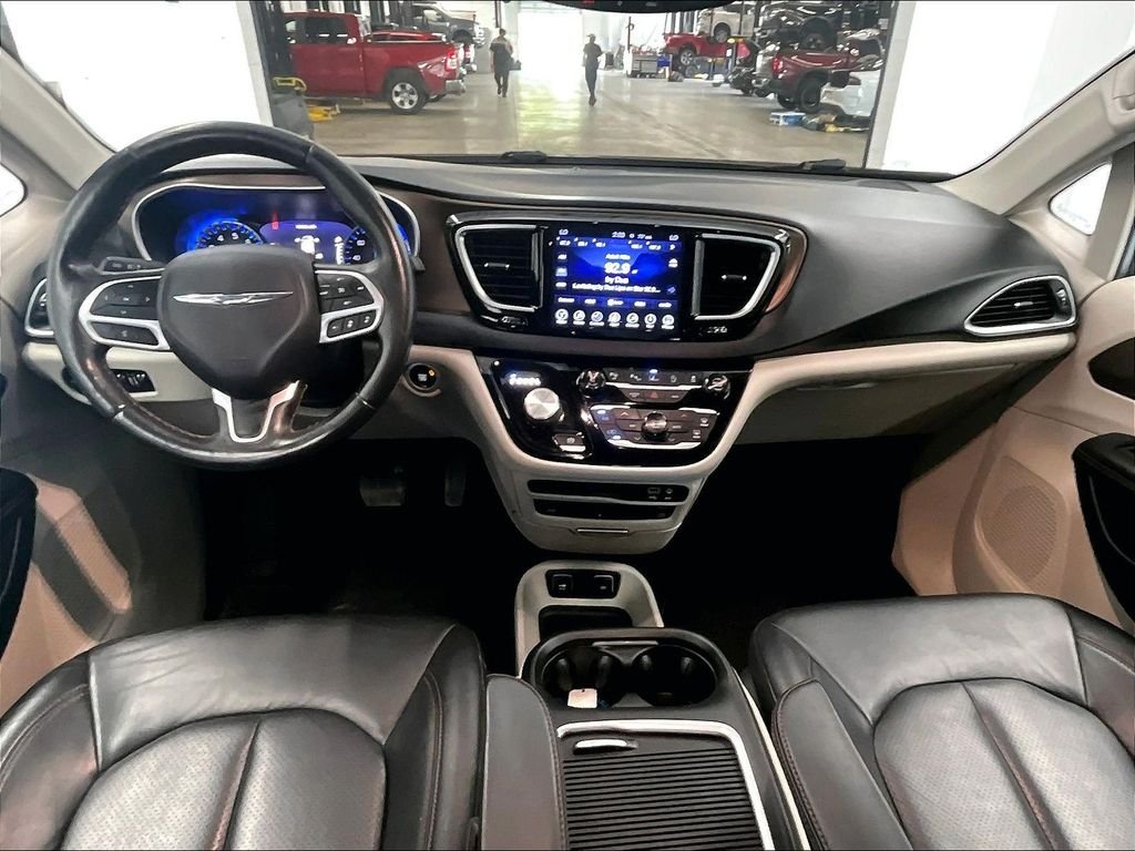 Used 2017 Billet Silver Metallic Clearcoat Chrysler Touring L Plus image 21