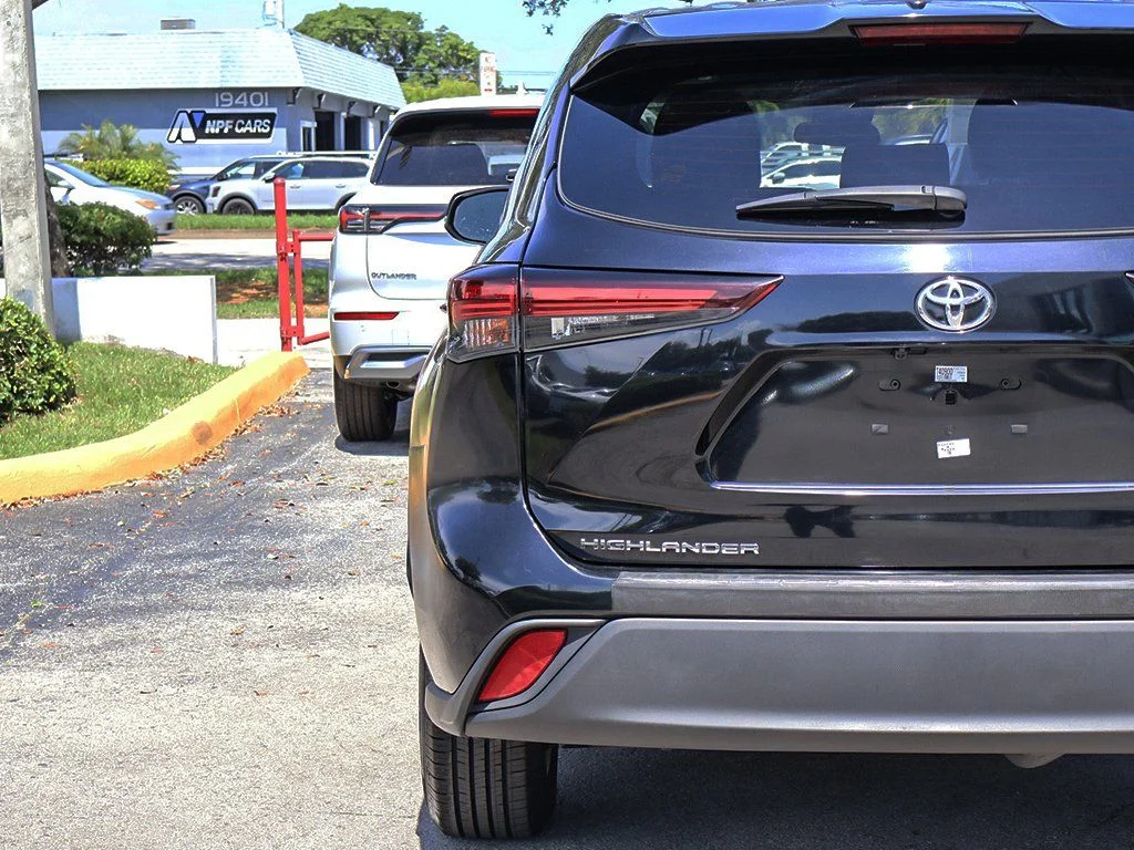 2024 Toyota Highlander LE - Photo 13