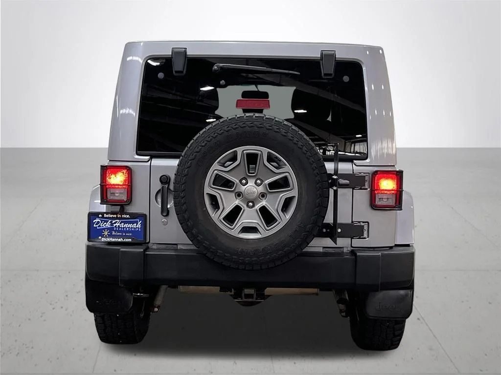 Used 2015 Silver Jeep Unlimited Rubicon image 11