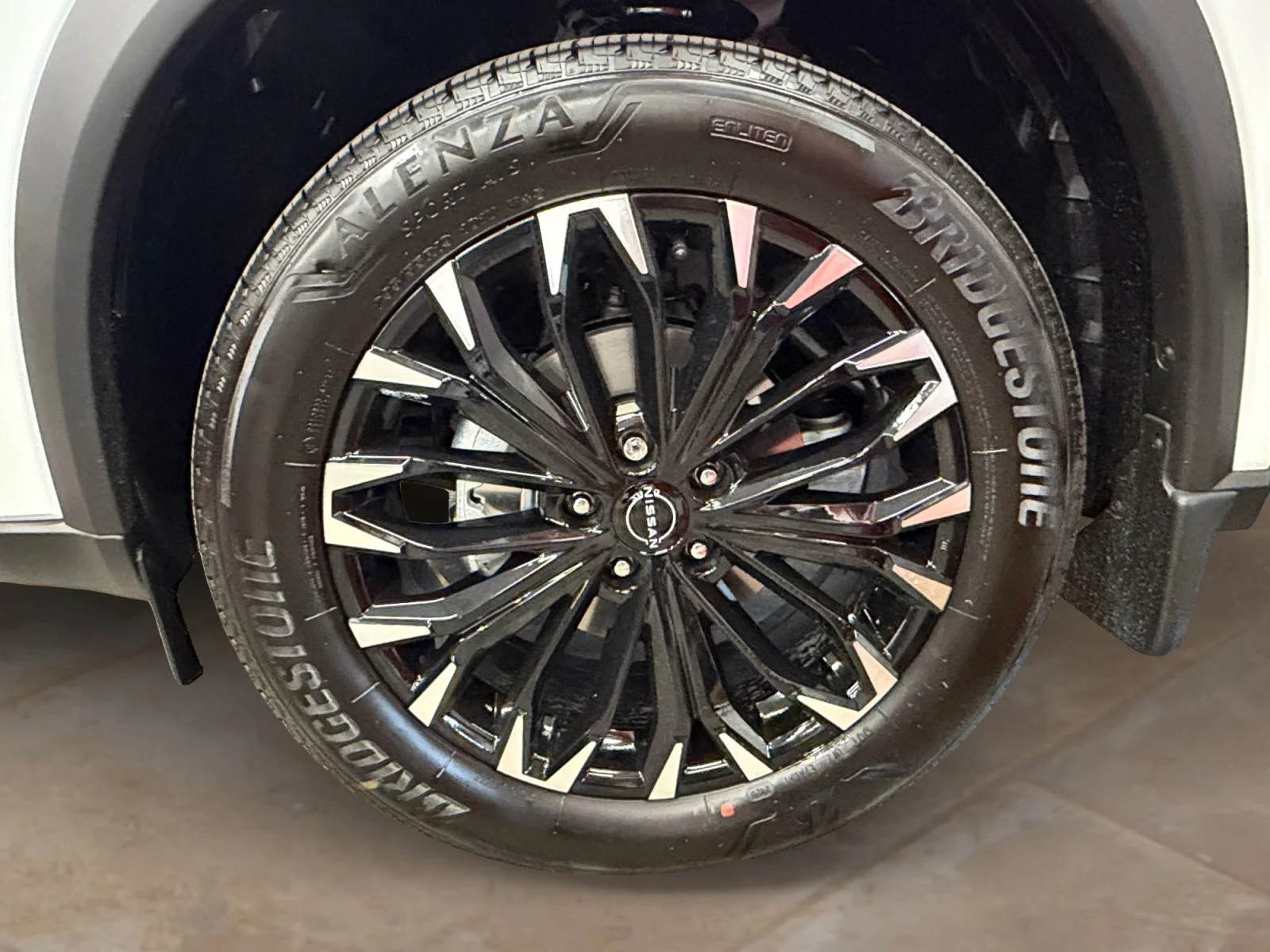 New 2026 Everest White Pearl Tricoat Nissan Dark Armor image 29