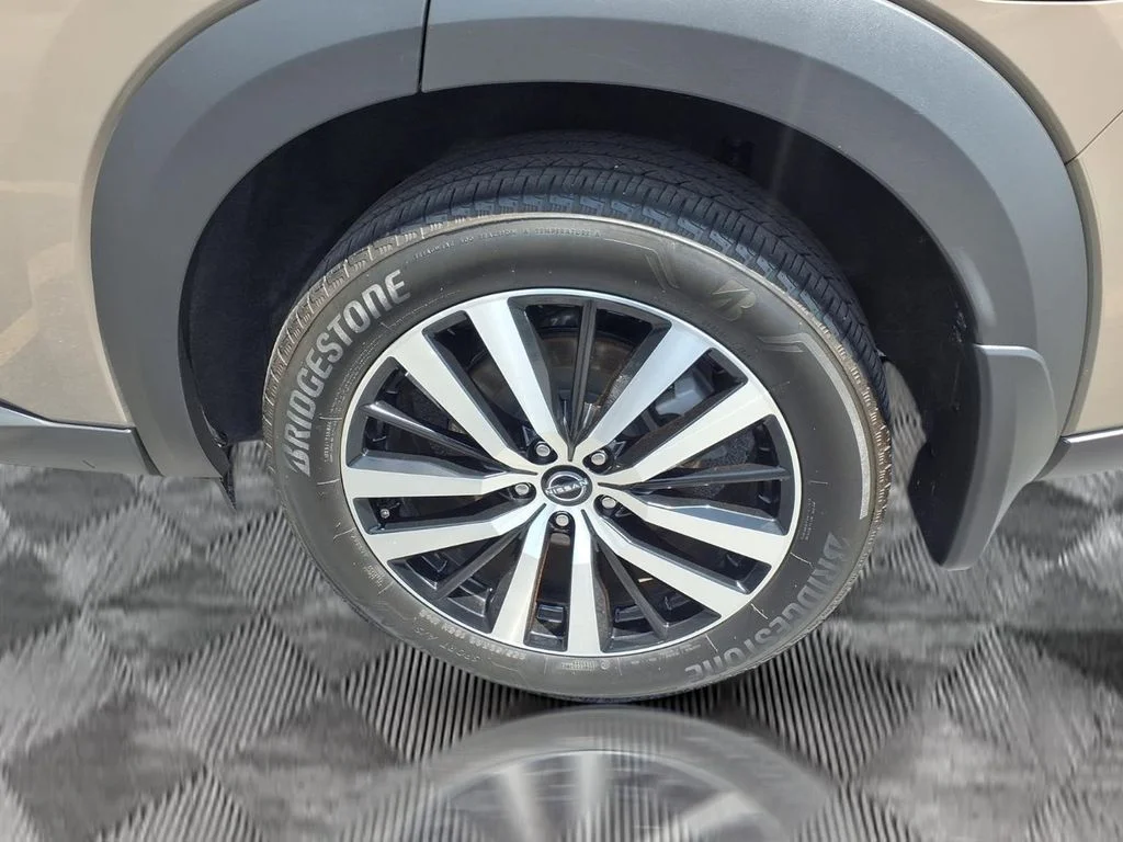 Certified Used 2024 Beige Nissan Platinum image 23