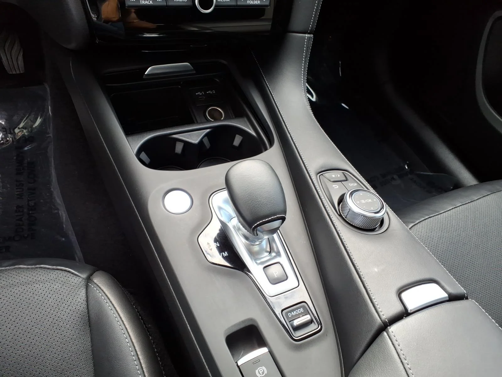 Used 2023 Black Obsidian INFINITI Luxe image 9