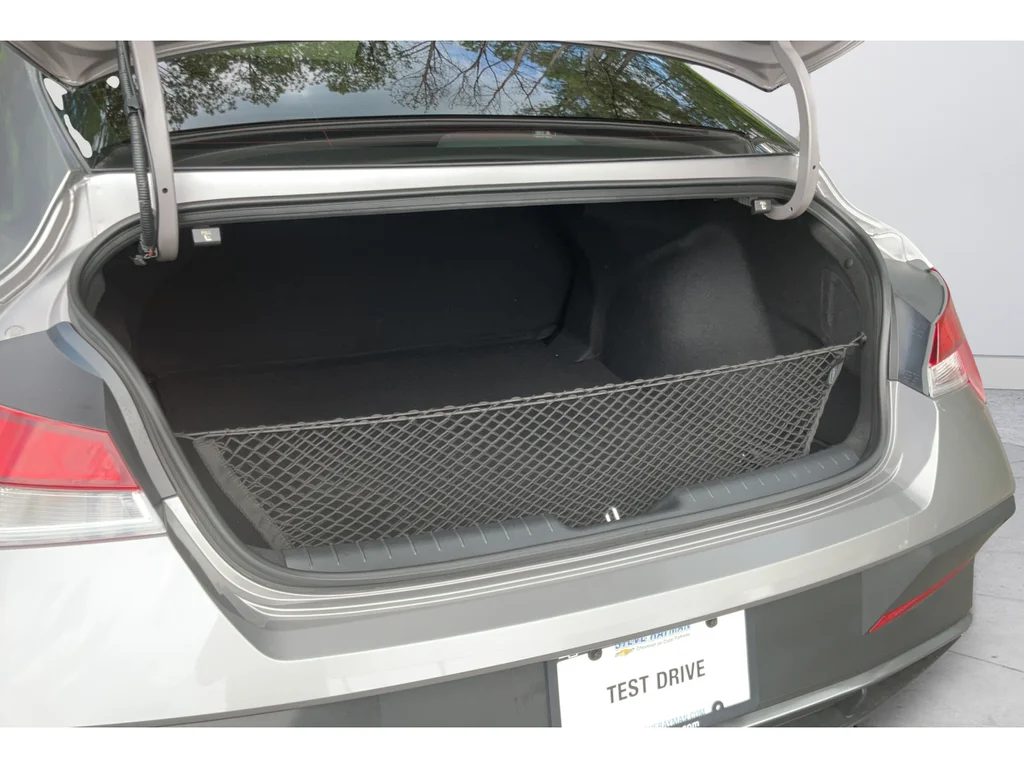 2024 Hyundai Elantra SE - Photo 19