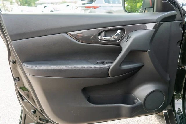 Used 2018 Midnight Pine Nissan SV image 17