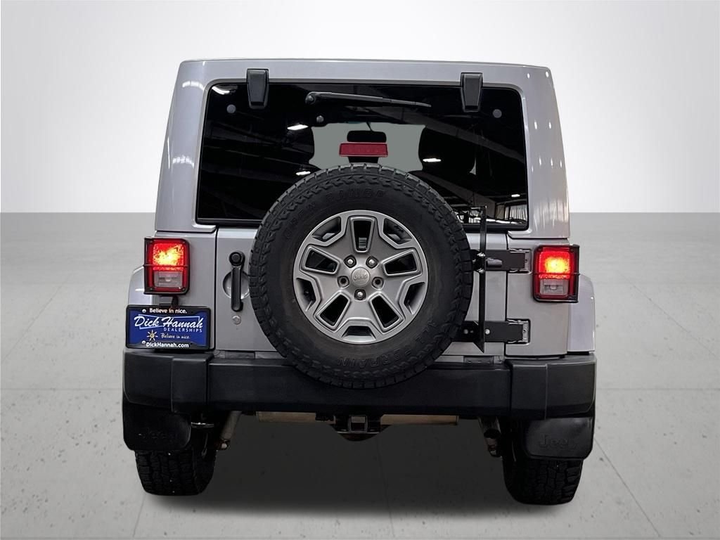 Used 2015 Silver Jeep Unlimited Rubicon image 11